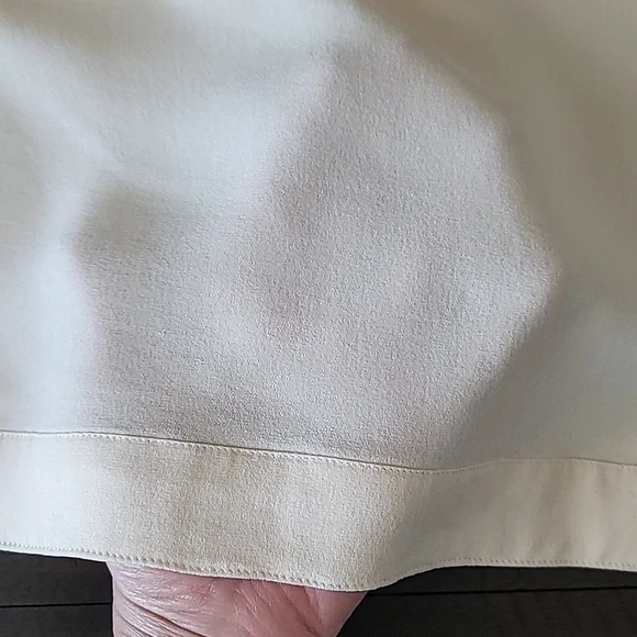 CHANEL 100% silk top CC buttons on the back size 40 - Picture 12 of 12